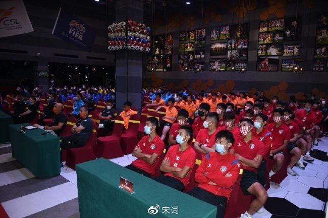 TA：范德贝克的租借合同中含买断条款，费用1100万欧据TheAthletic报道，范德贝克已经前往法兰克福接受体检，即将租借加盟。